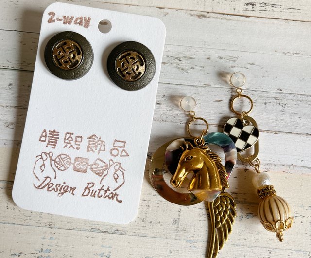 wow Handmade-ペガサス 2way ボタンピアス - ショップ Button-made ピアス・イヤリング - Pinkoi