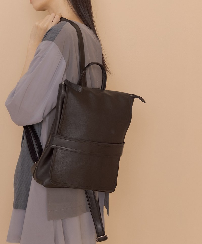 Simple Style Urban Leather Casual Backpack Black - กระเป๋าเป้สะพายหลัง - หนังแท้ สีดำ