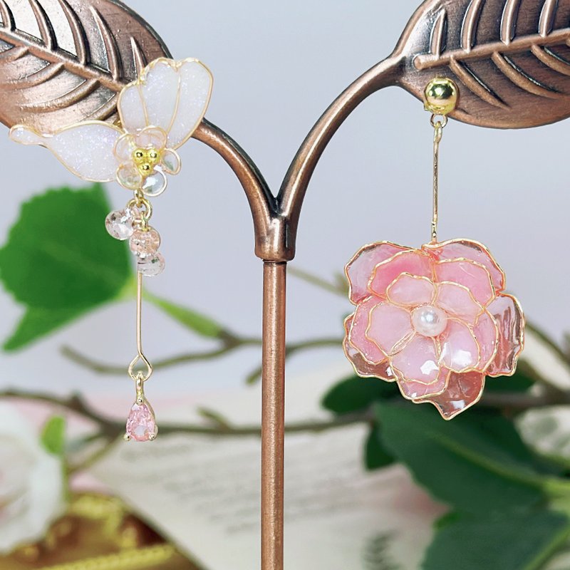 Butterfly Flower Pink Asymmetric Earrings Medical Steel Anti-Sensitive Ear Needles - ต่างหู - เรซิน สึชมพู