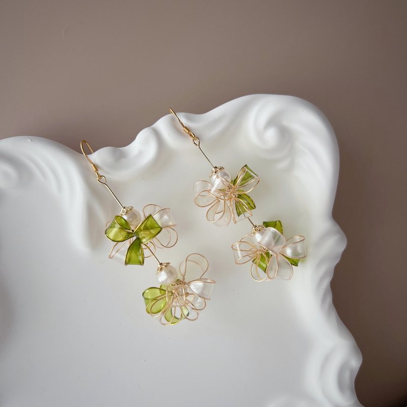 Love green double snowball resin earrings that stretch freely - Earrings & Clip-ons - Resin Green