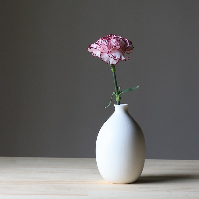 Long white pottery flower vase - เซรามิก - เครื่องลายคราม ขาว