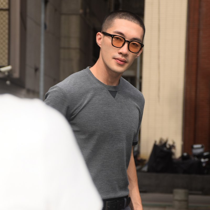 墨灰品牌刺繡修身上衣(TCool涼感透氣) - 男 T 恤 - 其他材質 灰色