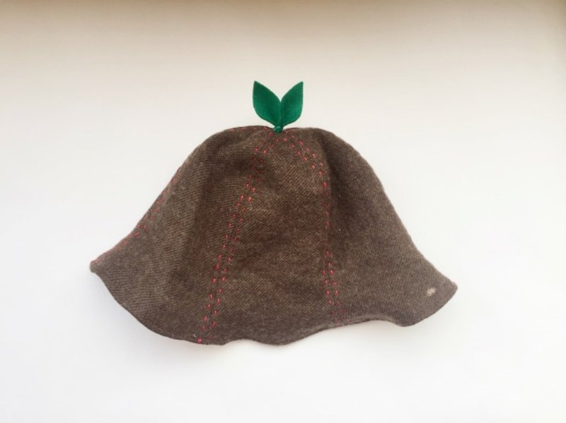SALE Bigger That Linen Wool Leaf Hat Brown Red Stitch - ผ้ากันเปื้อน - ผ้าฝ้าย/ผ้าลินิน สีนำ้ตาล