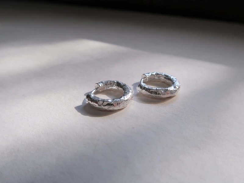 925 sterling silver forged round solid thick easy-buckle earrings and Clip-On - ต่างหู - เงินแท้ สีเทา