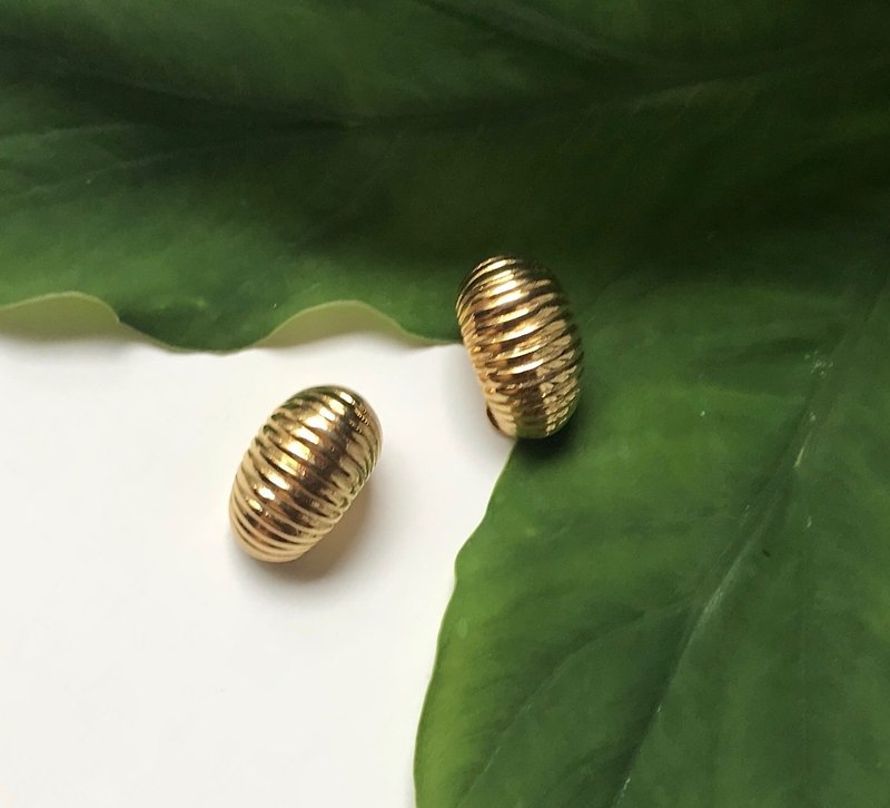 Early clip earrings / 蛹 蛹 - Earrings & Clip-ons - Other Metals Gold
