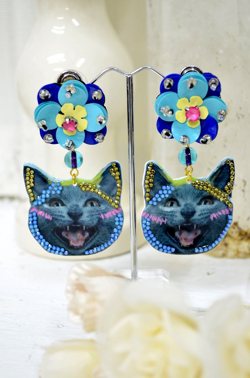 TIMBEE LO gray cat stick drill SWAROVSKI beads flower stud earrings home pet earrings custom - ต่างหู - พลาสติก สีน้ำเงิน