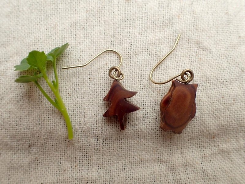 fukurou earrings (earrings available) - Earrings & Clip-ons - Wood Brown