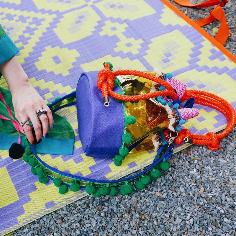 'BUCKET-Mini' Drawstring Beach Bucket Bag in Cactus Pop (Purple/Orange) with Pom-pom Shoulder Strap - 手提包/手提袋 - 塑膠 綠色