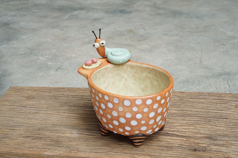 Snail pot , Snail plant pot , Handmade ceramics , pottery - Pottery & Ceramics - Pottery Brown