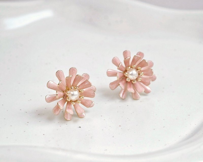 Daisy hand-painted cold enamel earrings - light pink - Earrings & Clip-ons - Other Materials Pink