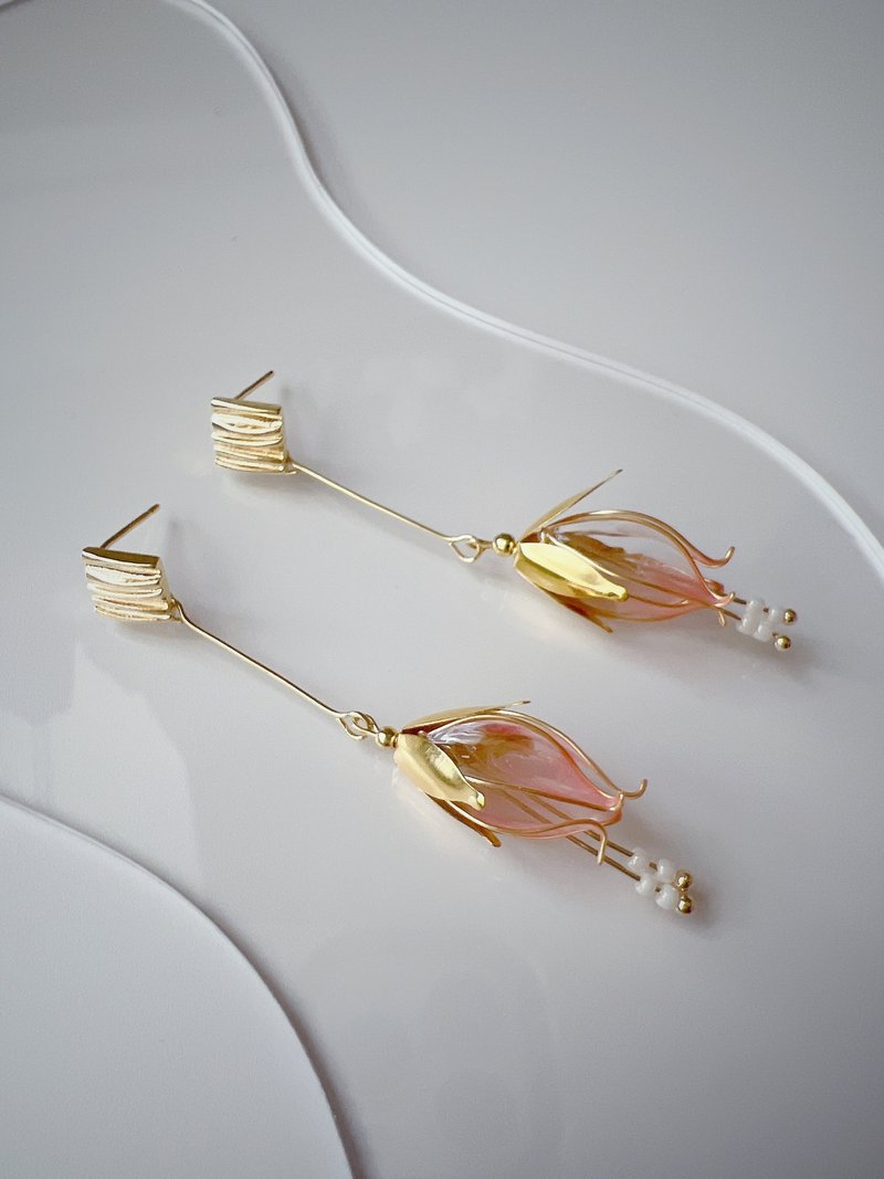 Powdered Powder Flower Dangle Resin Earrings - Earrings & Clip-ons - Resin Pink