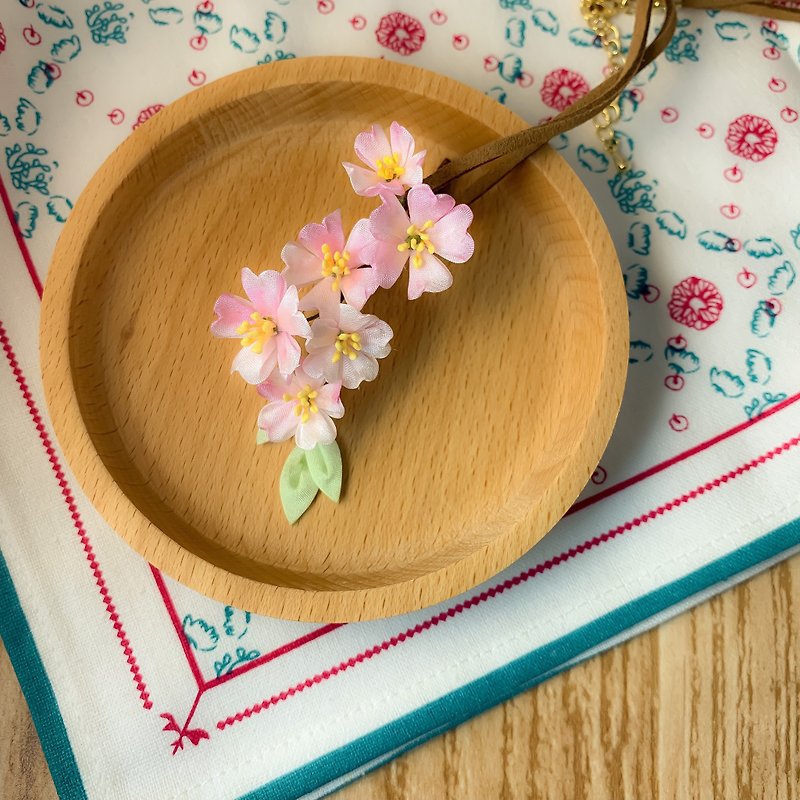 (Sakura さくら) Fine cloth flower cherry branch necklace chain - Necklaces - Silk Pink