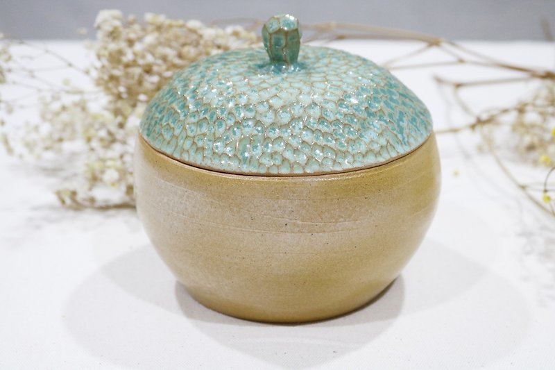 Oak fruit Clay pot - Items for Display - Pottery Green