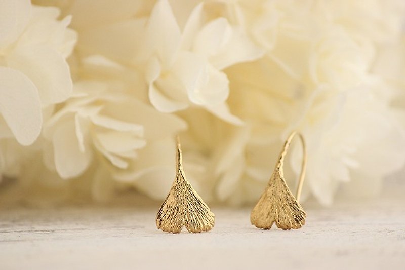 K18GP Ginkgo earrings - ต่างหู - โลหะ สีทอง