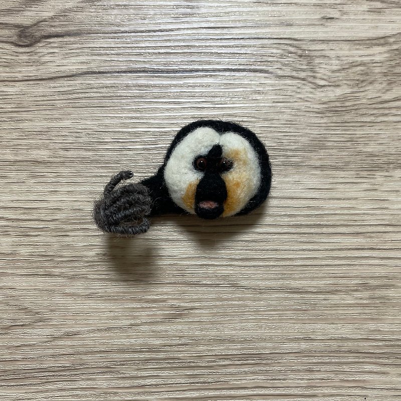 White-faced Saki please brooch 2 - Brooches - Wool Black