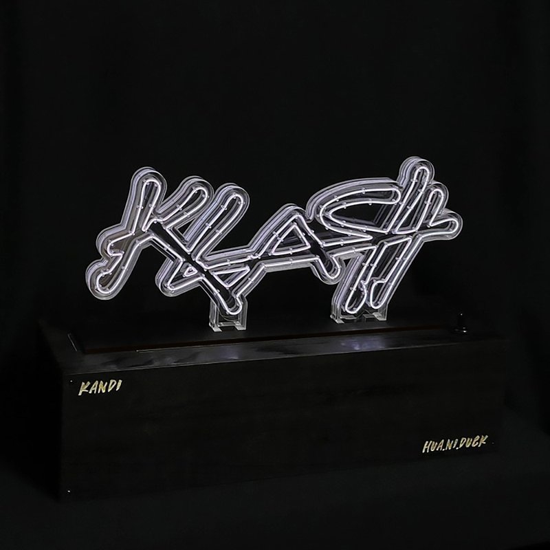 【香港人】 Heung1 Gong2 Yan4 HONGKONGER led neon light - Lighting - Cork & Pine Wood Black