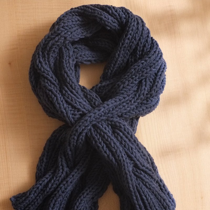 [Taipei Stick Knitting] Double-sided twist cross scarf / Make your scarf no longer boxy - Knitting / Felted Wool / Cloth - Cotton & Hemp 