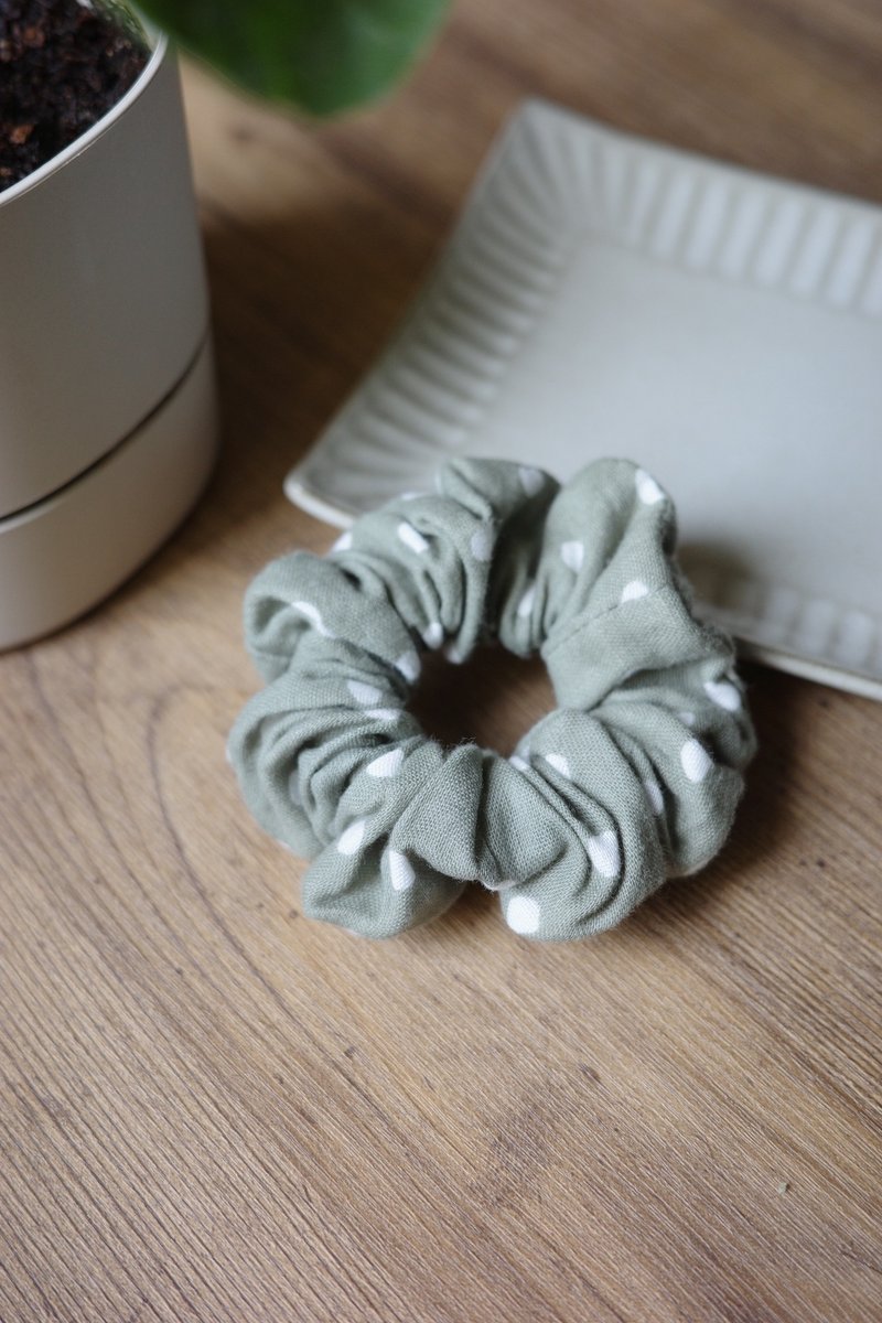 Irregular dots of gray-green - donut hair ties | Haibai handmade - เครื่องประดับผม - ผ้าฝ้าย/ผ้าลินิน 