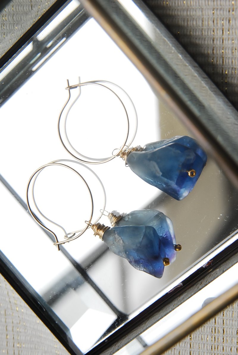 Rough Rock Fluorite Hoop Earrings Blue Green 14kgf - Earrings & Clip-ons - Semi-Precious Stones Blue