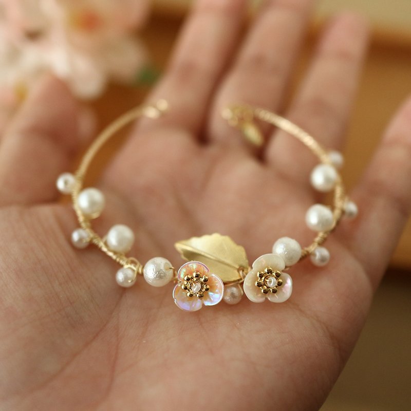 14k gold a39 Japan imported batch flower bracelet wrinkle beads pink shell flower bracelet - Bracelets - Other Metals Pink