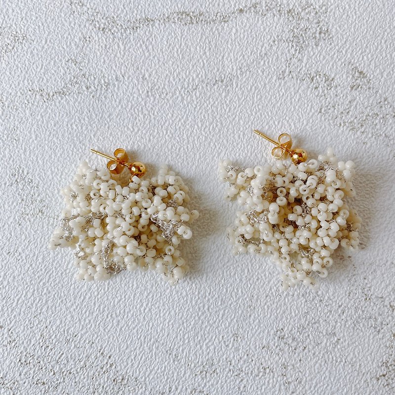 Soft bubble-like Clip-On/off white - Earrings & Clip-ons - Glass White