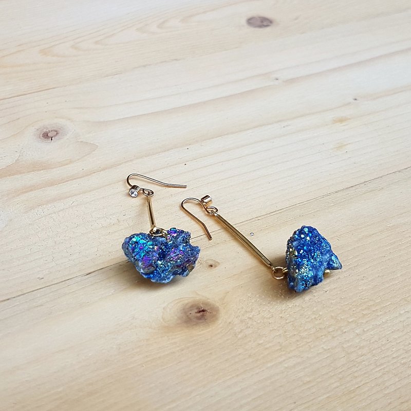 Exclusive earrings [Iridescent quartz stone copper earrings] 2 colors - ต่างหู - เครื่องเพชรพลอย หลากหลายสี