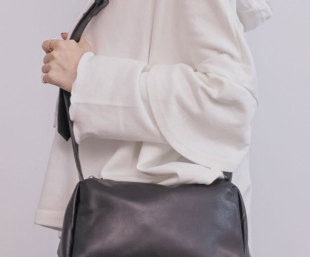 Cos soft 2025 leather shoulder bag