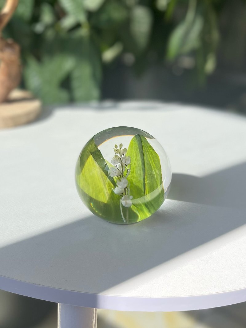 幸福歸來-鈴蘭樹脂球/植物水晶球/植物標本禮物 - 裝飾/擺設  - 樹脂 