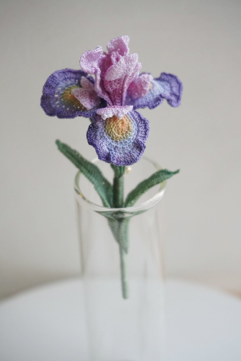Yuan Sen hand-made purple iris micro-crochet brooch - Brooches - Thread Purple