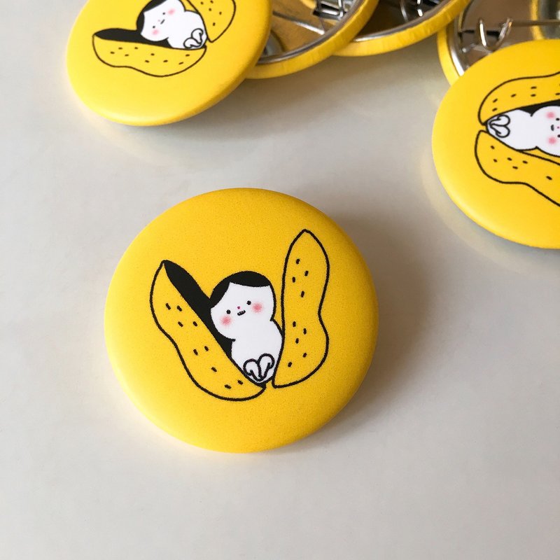 Yellow Kong-E pin button / brooch / badge - 徽章/別針 - 其他金屬 黃色