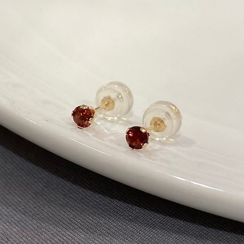 [K14 GOLD] 14K gold 3mm standing claw garnet earrings 14KP3 January birthstone [SOLID GOLD] - Earrings & Clip-ons - Other Metals Red