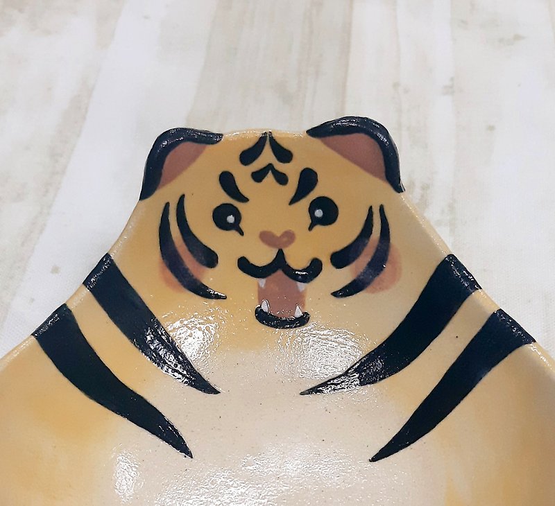 DoDo hand-made animal shape bowl-cream tiger shallow bowl - ถ้วยชาม - ดินเผา สีเหลือง