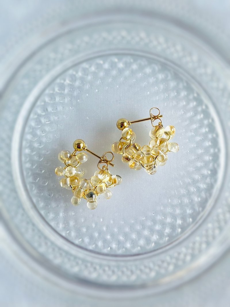 チェコビーズのフープピアス/ファルファーレ/フープピアス/18kgp/ビーズ/アレルギー対応/チェコビーズ/ブロンドフレアー - 耳環/耳夾/耳骨夾 - 玻璃 金色