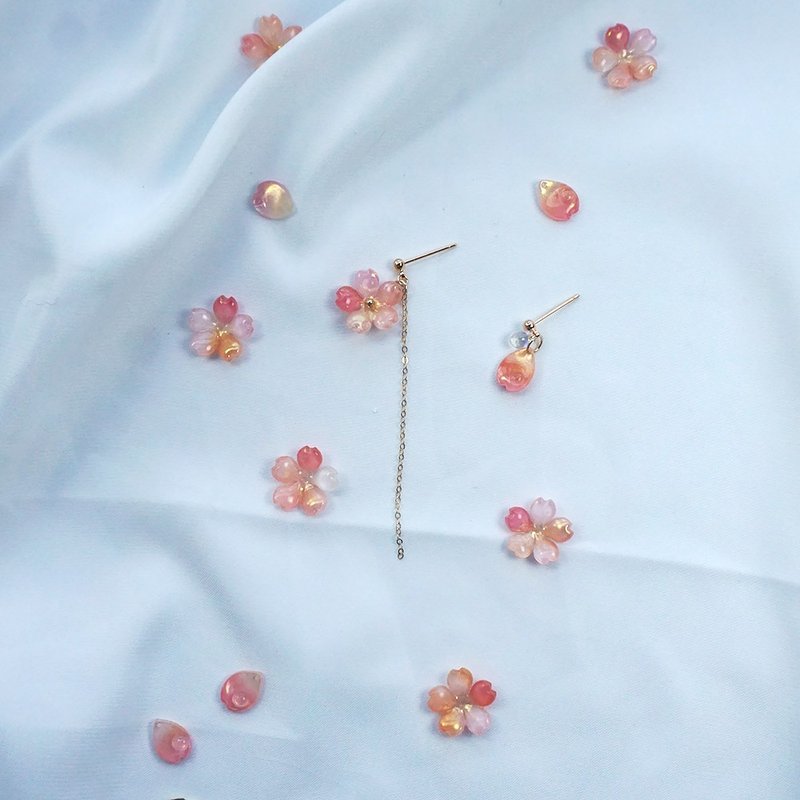 櫻之華 原創手作金粉櫻花流蘇耳釘 不對稱櫻花耳夾 小眾飾品 - 耳環/耳夾/耳骨夾 - 其他材質 粉紅色