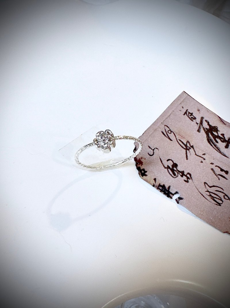 C&W 可愛小玫瑰簡約優雅銀色批花訂製戒指戒環 - 戒指 - 銀 銀色