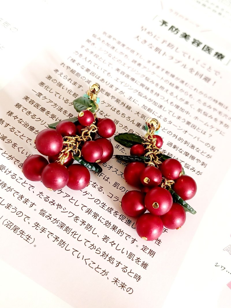 vintage jewelry  豔紅聖誕果實 夾式耳環 - 耳環/耳夾/耳骨夾 - 其他金屬 