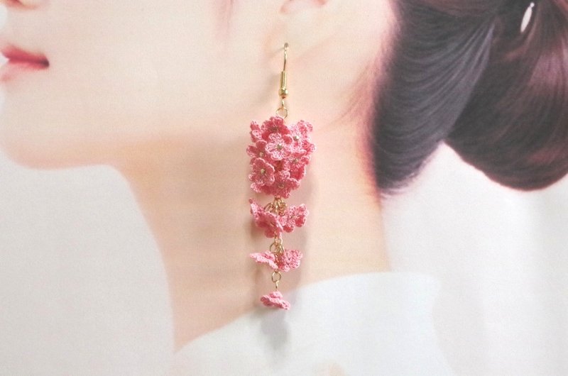 crochet weeping cherry earrings - ต่างหู - ผ้าฝ้าย/ผ้าลินิน สึชมพู