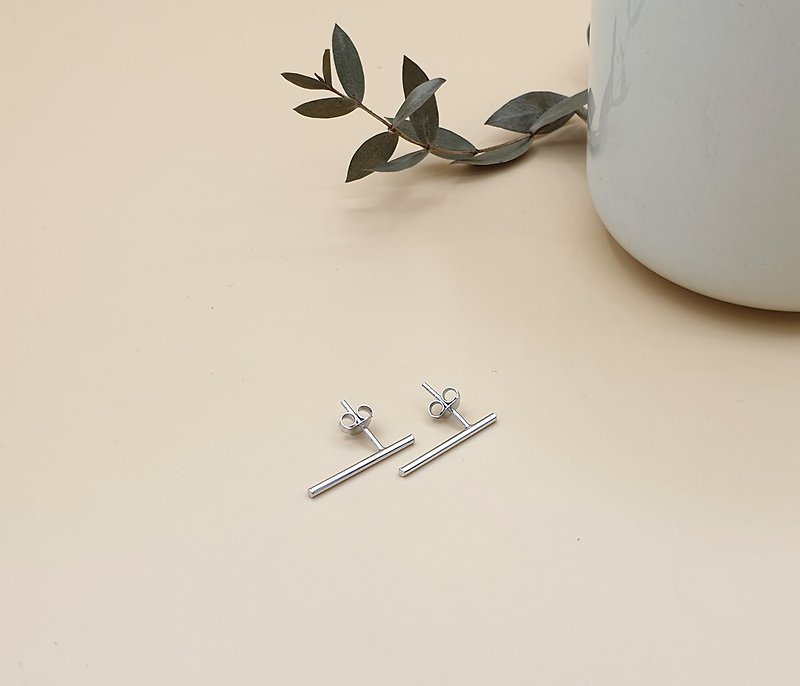 Minimal Silver earring - gift for her LittleMe Jewelry - 耳環/耳夾 - 其他金屬 銀色