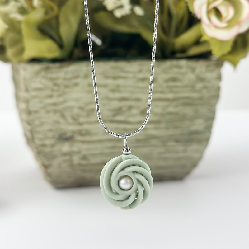 【Mobius 小心轉 】陶瓷項鍊 I 讓內在的漩渦, 成為優雅的力量 - 項鍊 - 瓷 