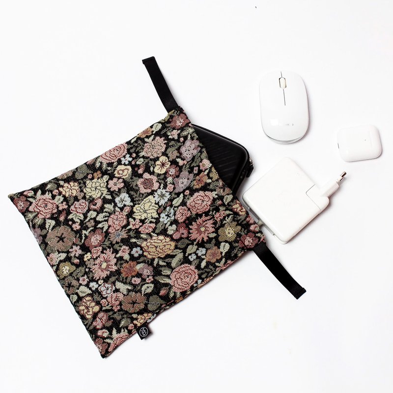 Rose Jacquard string pouch - กระเป๋าเครื่องสำอาง - ผ้าฝ้าย/ผ้าลินิน สีดำ