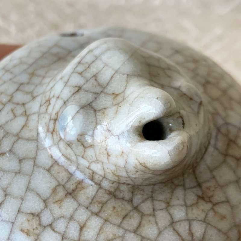 中國 清代仿哥窯蟾注 │ 敦厚古樸  文房四寶  金絲鐵線 - 其他書寫用具 - 陶 白色