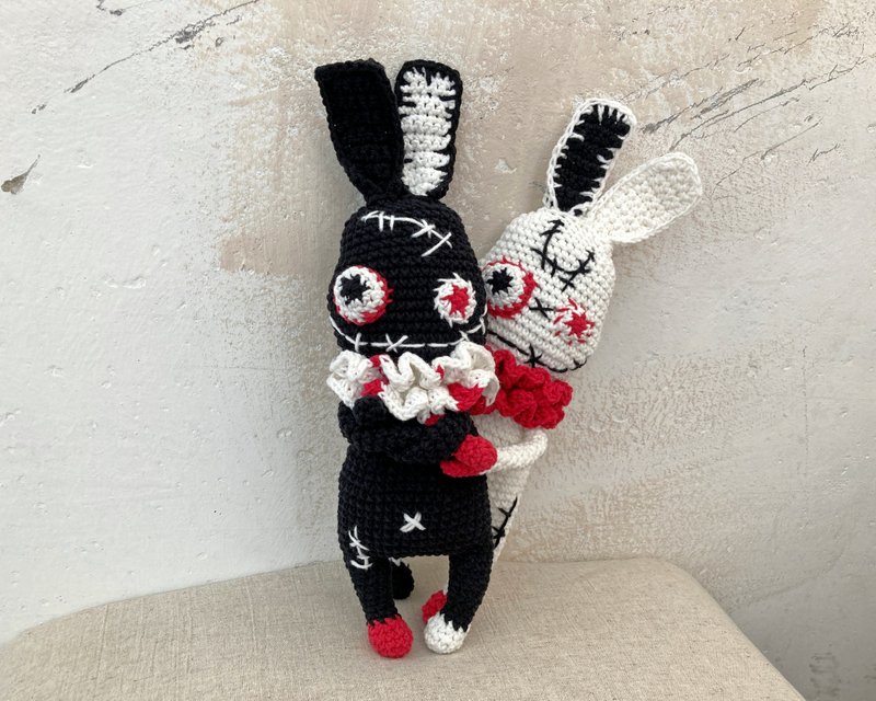 A pair of zombie bunnies, White and black scary bunnies, Crochet Halloween toys - 寶寶/兒童玩具/玩偶 - 棉．麻 黑色