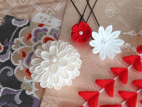 Sale】成人式、卒業式に間に合います 日本の伝統工芸 つまみ細工の髪