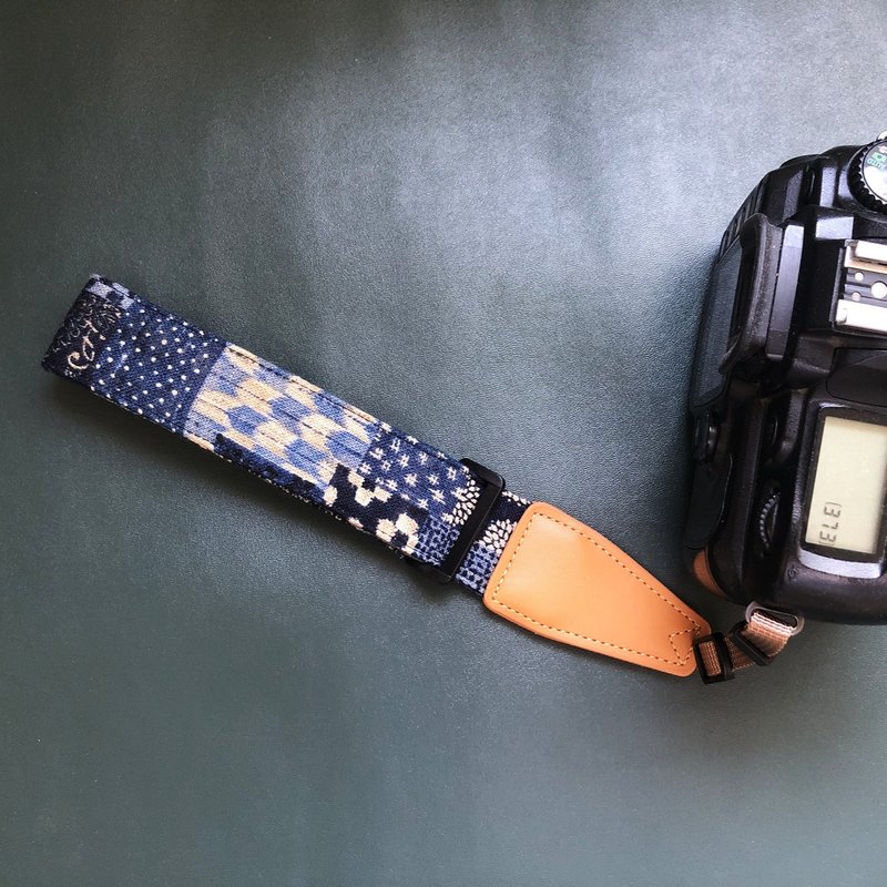 Japanese style cotton and linen hand-sewn universal camera wristband, hand strap - ขาตั้งกล้อง - ผ้าฝ้าย/ผ้าลินิน 