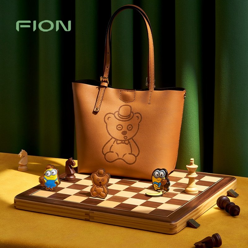 【Free Gift Event】Minions Tim Leather Tote Bag - กระเป๋าถือ - หนังแท้ สีนำ้ตาล