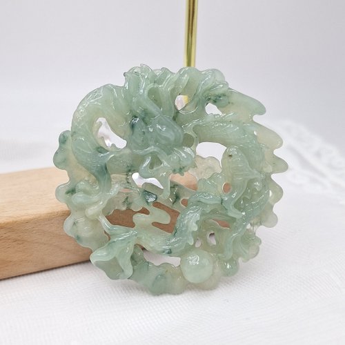 緣圓翡翠 冰潤飃花手工雕刻鏤空霸氣龍牌吊墜 |天然緬甸玉A貨翡翠