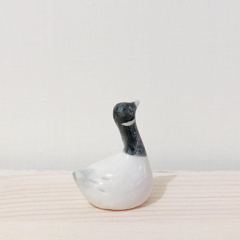 Canadian goose ring holder - Items for Display - Porcelain Black