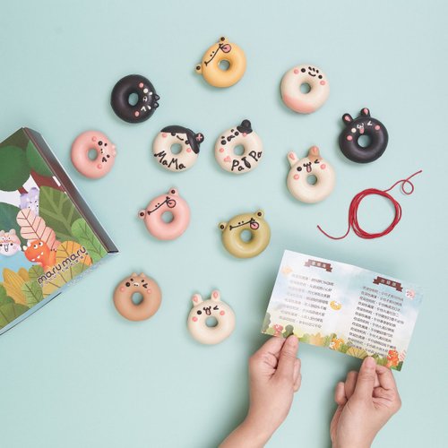 Maru maru donuts 阿丸甜甜圈 寫字版小動物收涎甜甜圈禮盒/附紅線收涎吉祥話小卡/12顆入