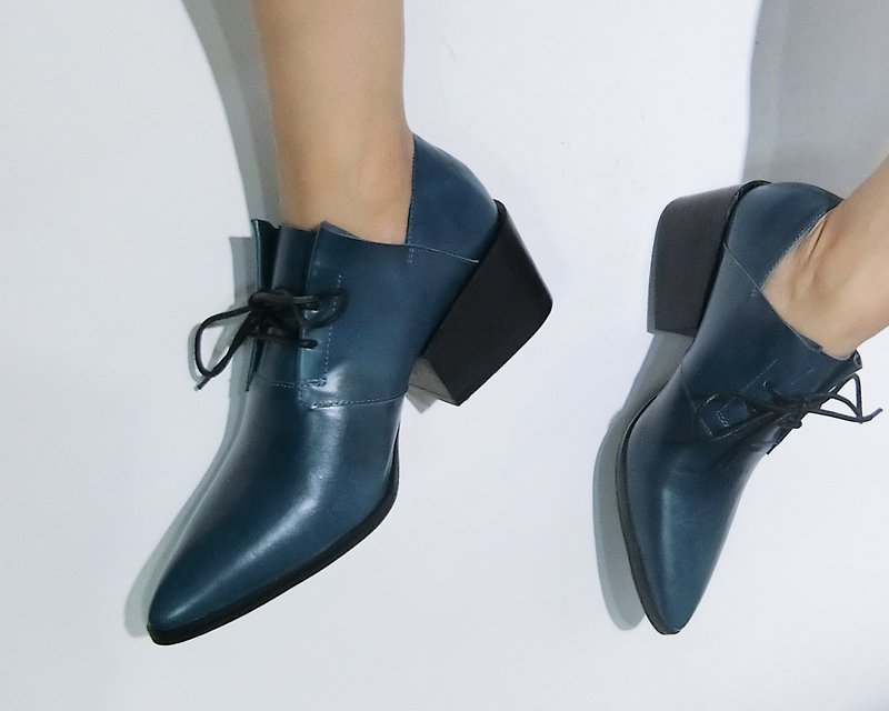 Origami straps with thick leather ankle boots | | second half sideways staggered white glaze blue | | #8139 - Women's Booties - Genuine Leather Blue