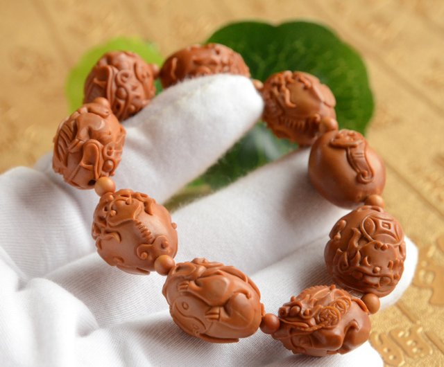 献禧】彫刻師「山子」銘入り手彫りオリーブ核 貔貅（ひきゅう